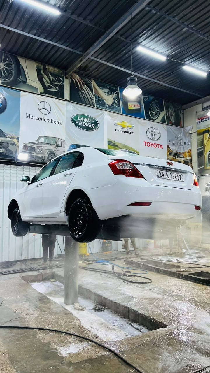 ‏‎       ——— لـلـبـيع  ———
‏‎ ام كراند .      —       C7

‏‎وراد صيني.        —  بدون ايرباك 

‏‎الموديل               — 2012  النداء الاخير 

فئة                     C7 اعلى فئه  بلصيني  

حجم المكينه 1.8        يعني تسحك عادي محسن

‏‎اللون                   — احمر  

المسافه المقطوعه — 200كيلو
‏‎- شاشه كبيره تدعم نظام الأبل كار باي ونظام الاندرويد 

‏‎- شاشه عداد  

‏‎- بگ لايت LED 

‏‎-ليد نهاري

‏‎-كامره خلفيه دواره

- اناره داخليه بلادي
 رقم السياره    — بغداد 

‏‎موقع  السياره — بغداد — تاجي سبع البور 

‏‎للأستفسار.     رقم وتساب***********السعر45
