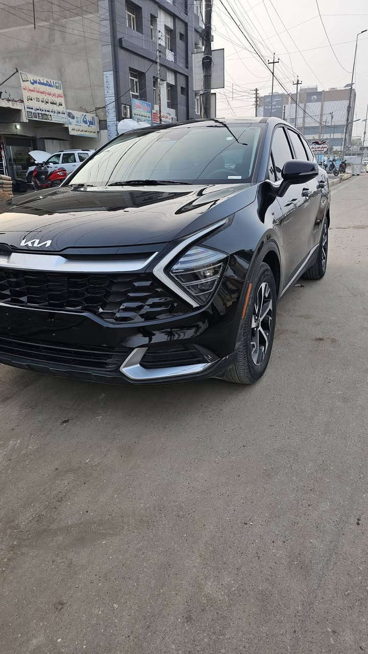 سلام عليكم
كيا سبورتج ٢٠٢٤ ماشية ١٧ الف فئة ex سيارة جديدة جدا دخول جديد حادثها جاملغ خلفي بارد فقط بدون صبغ بدون تبديل بدون دواخل 
السعر ٢٠٠ ورقة بدون لوحات 
للاستفسار 
***********
