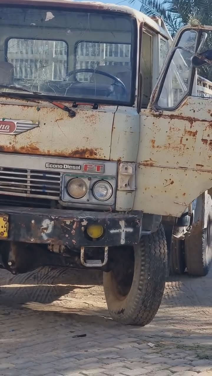 سلام عليكم
هينو ٨٤ للبيع نكره سلف 
نقصها بريك مو زين 
السعر ٣٣وبيها مجال
***********
