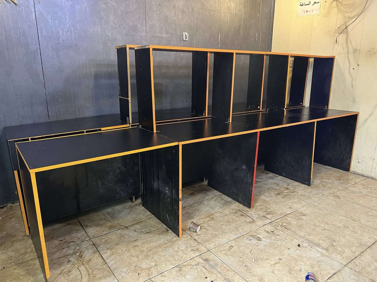 السلام عليكم ميز ام دي اف تفصال شي يخبل مال حاسبات يحمل عدد 8 حاسبات مع الملحقات ميز كلش قوي طوله 3 و20 س م وعرضه 60 س م 

عنواني بغداد - السيدية خلف مدينة الالعاب 
رقم الهاتف 📞***********
