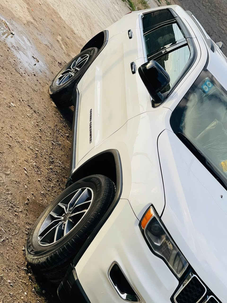 السلام عليكم جيب لاريدو للبيع لون ابيض  موديل ٢٠٢٠ رقم بغداد بإسمي ماشية ٨٢ الف مايل  مواصفات 
حساس خلفي 
توقف ذاتي عند الرجوع للخلف
مقعد السائق كهرباء
رادار جانبي (نقطة عمياء)
وباقي مواصفات الجيب معروفة 
الحادث تبديل بنيد وصبغ ربع الجاملغ امامي ايمن السيارة جاهزة لا شخط ولا بارد ولا تكحيل جديدة بمعنى الكلمة كلهه على الشركة من ناحية الكهربائيات والميكانيك والكشر شرط ترايها زيرو ولا يوجد اي نقص السعر ٢٣ الف دولار يعني٢٣٠ ورقة للاستفسار الاتصال على الرقم ***********
