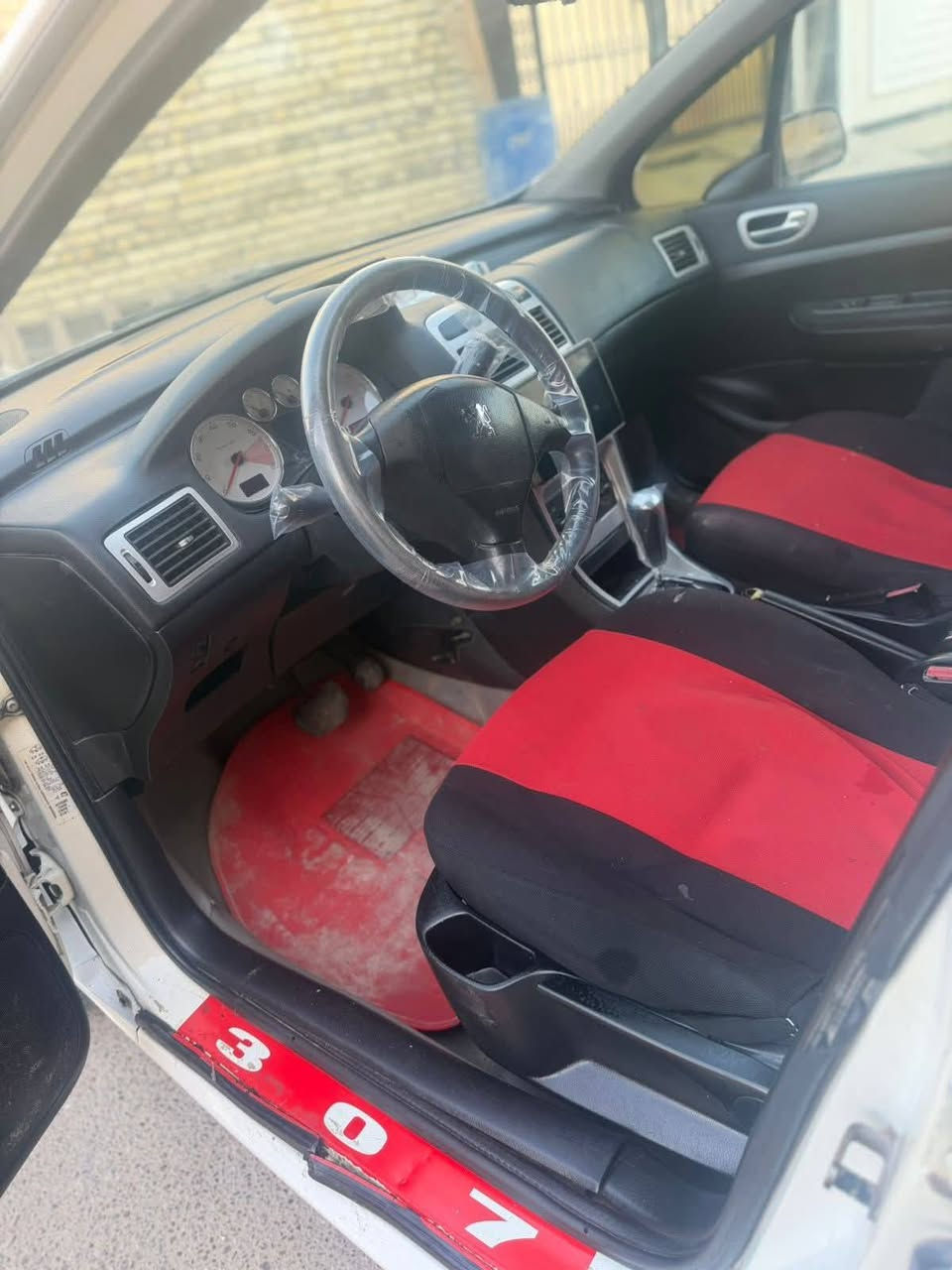 السلام عليكم بيجو 307 موديل 2006 سيارة نقصهة بس التبريد صدر امامي جديد سيارة جاهزة سنوية جديدة 2029 هزة جديدة بأسمي بس صار حادث قبل يومين يرجع عل بارد اموضح بلصورة  السعر 48 او بي مجال مكاني ديالى بعقوبة ***********
