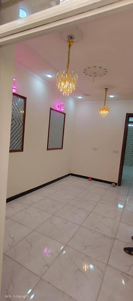 للبيع مشتمل ٦٥ متر طابو صرف
حي القاهرة بظهر خزان المياه شارع تبليط 
يحتوي الطابق الأرضي على طرمة كبيرة+صالة+مطبخ+ خدمات+ غرفة نوم 
والطابق الثاني يحتوي على غرفتين نوم+ خدمات 
للاستفسار اكثر يرجى مراجعة مكتب الزبيدي الهندسي او الاتصال على:
📞***********
