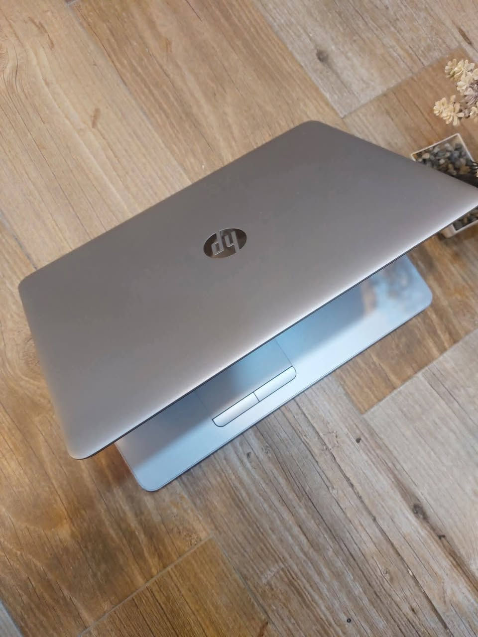 💯💯لابتوب لمس حجم شاشة كبير 15.6 سلم نظافة 100% م 💯💯 
✈️Hp 850 G3✈️
السعر 270  الف_عراقي ) سعر نهائي 

 للتواصل ***********
العنوان الموصل 
 موصل الجديدة مكتب الابداع الهندسي 
……………………
✓ المعالج Core i5-6200U جيل سادس 
✓ ذاكرة (الرام) 8GB قابل للتطوير 
✓ التخزين( الهارد) 256GB SSD قابل للتطوير 
✓كارت شاشة انتل داخلي  4GB 
✓ مقاس الشاشة كبير 15.6 انج لمس 
✓ كيبورد  عربي انكليزي FULL K.B 
…………………………………
