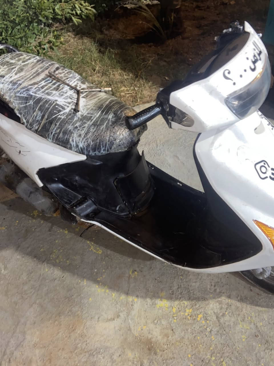 سلام عليكم دراجة فراشة للبيع دراجة كلشي مال ناقصة  سلف لايتات هورن اشاير كلهن شغالات  مكينة خير من الله مال جناي دراجة جديدة الله شاهد رايدة ب ٣٠٠ وبية مجال لطيبين العنوان بصرة زبير  الرقم ***********
