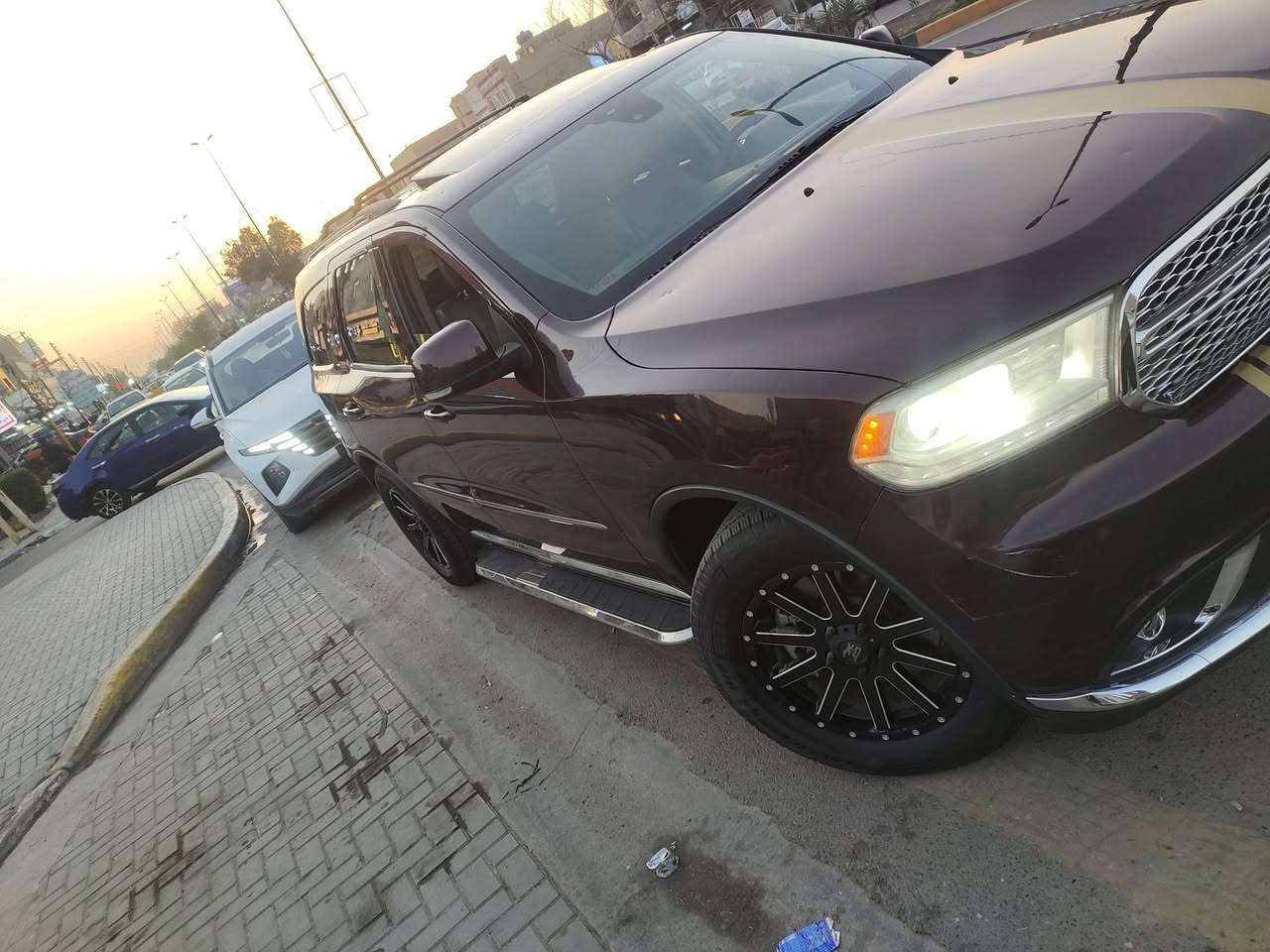 سلام عليكم دوركو موديل 2012 خليجي مكينه هيمي 8 سلندر جاهزه السياره كير ومكينه وكسل وتخم تاير كله جديد بيهه 4 قطع صبغ اثر طخه صطحيه بدون كل دواخل كفاله لغد وشاصي ودواخل مكاني بغداد حي الجهاد السعر ب 155 السياره فول مواصفات لاتصال ***********
