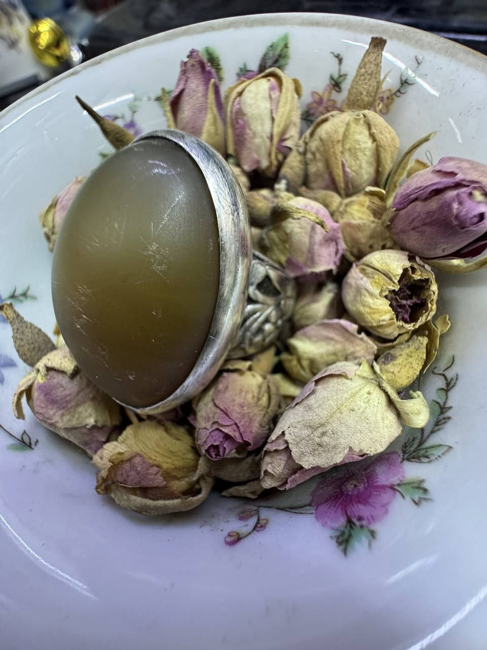 السلام عليكم 
خواتم فضه قديمات و سوارات 
تقريباً وزنهم 400 غرام مكاني كربلاء المقدسة
الشراي يتواصل على الواتساب 
***********
