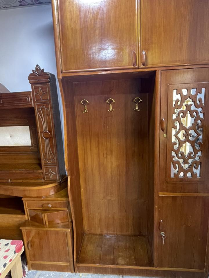 غرفة اخشاب صاج ام السته باب 
طابقين تزكام عراقي درجه أولى 
#فخمة وسعر 800 ألف .مستخدمة نظافة ‎%‎90 
للأستفسار الاتصال بالرقم
 ***********
