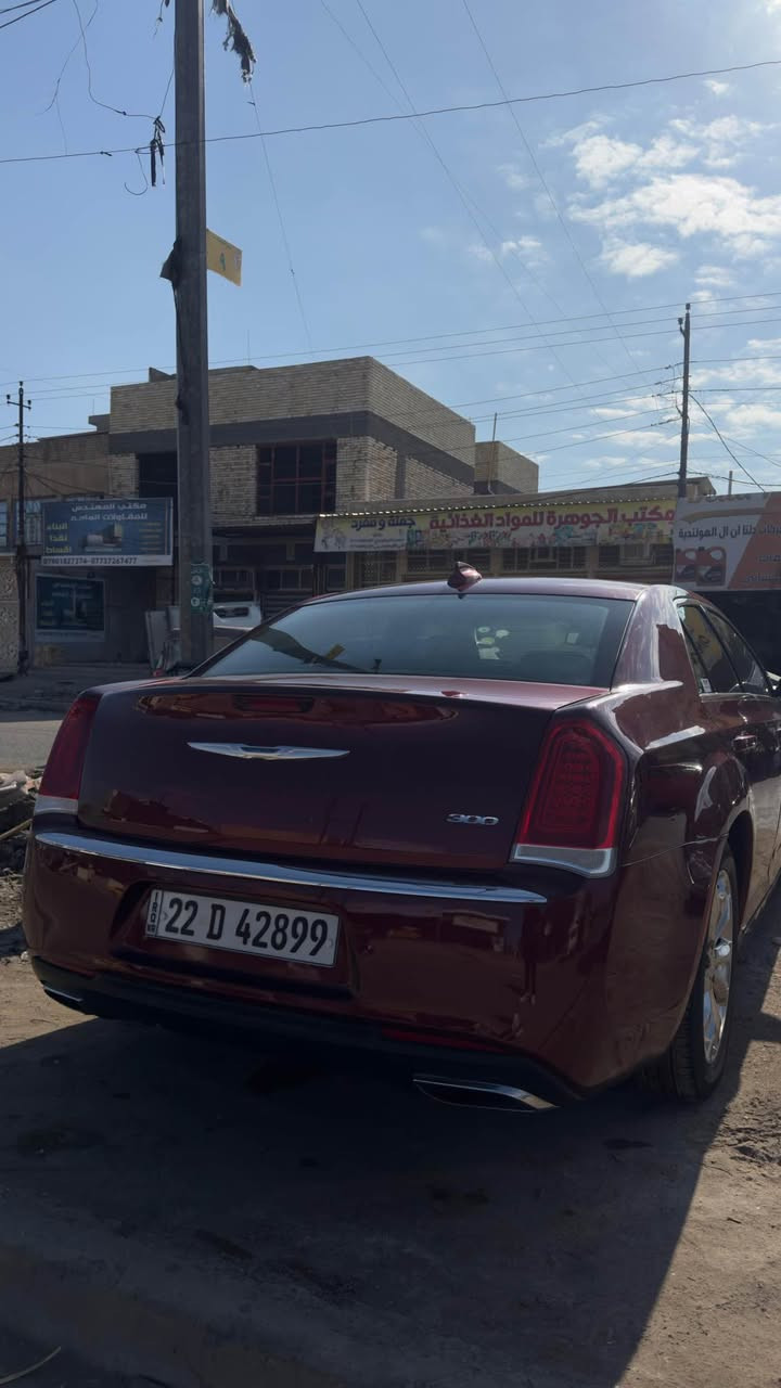 كرايسلر C300 اوباما 
مديل 2016 لون كرزي شذرة  
فول موصفات عدا البانوراما دخل جلد اسود بصمة صاج اسود ملكي شاشة Apple CarPlay وليس شاشة عاديه تحكمات ستيرن كامله مقاعد تحكم كهرباء ميموري خزن مقعد و تدفئه بل مقاعد 
كير ماوس طيارة 8 نمره نضام AWD فور ويل مانع تزحلق كروس مثبت سرعة سستم سماعات Alpine تبريد قطعتين لايت زينون عدسه عالي ناصي ويل كروم قياس 18
بصمات العدد 2 و سبير و عده كامله منازله
محرك 3600 المسافة المقطوعة 88 ميل 
السيارة نضيفة جداً استخدام شخصي جاهزة من كلشي مابيها اي نقص و عليها ادامه كامله 
وارد كندي الضرر جالملغ خلفي ايسر و ربع الجنطة الخلفية بدون ايرباك و دواخل و بل عراق بيها تبديل باب خلفي و صبغ جماليه اثر شخوط ابيع شبه احزام
السونار مرفق مع المشنور و صور حادث كندا 
رقم شمالي اربيل دولي تحويل مباشر 
السعر 190 و بي مجال 
العنوان بغداد السيدية
 للتواصل ‭0783 893 6707‬
وتساب *********** بغداد, العراق
