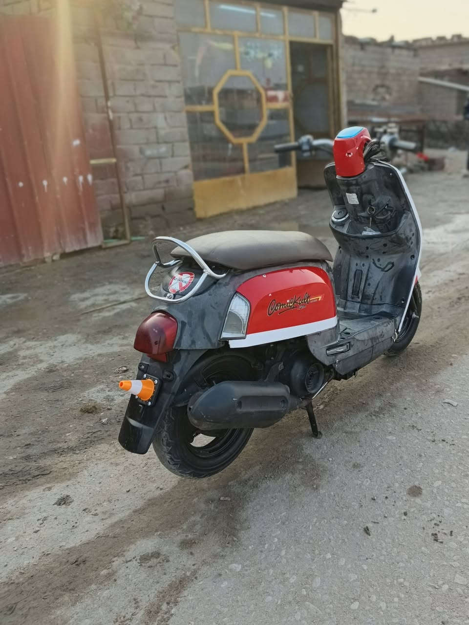 السلام عليكم ماكس بوليسي لبيع
مفتوحه ولفات الباقي كفاله شلعه معدل مكينه تخبل نكره سلف كهربائيات كله شغاله لايت زنون  تجي وتفحص عنوان قضاء المدينه بشارع البطاقه الوطنيه  
هاتف ***********
