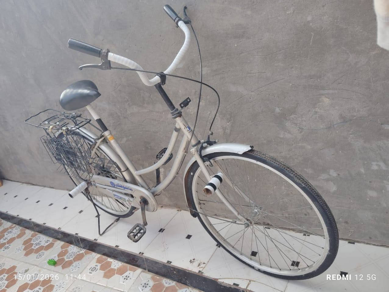 السلام عليكم  للبيع  باسكل حاويه موديل 2022  حجم 26جديد   تايرت جدد جوابه جدد بريك ابو صفاره  باسكل مجنبز المكان بابل القاسم  السعر  85 وبيه مجال    
 *********** واتساب
