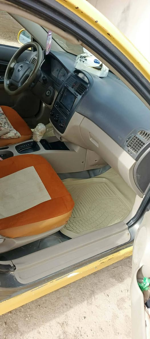 سلام عليكم سبكتره لبيع امريكي
موديل 2006 سياره جاهزه من كلشي 
مكان سياره ديوانيه 
مكلف بالنشر مكلف بالن

***********
