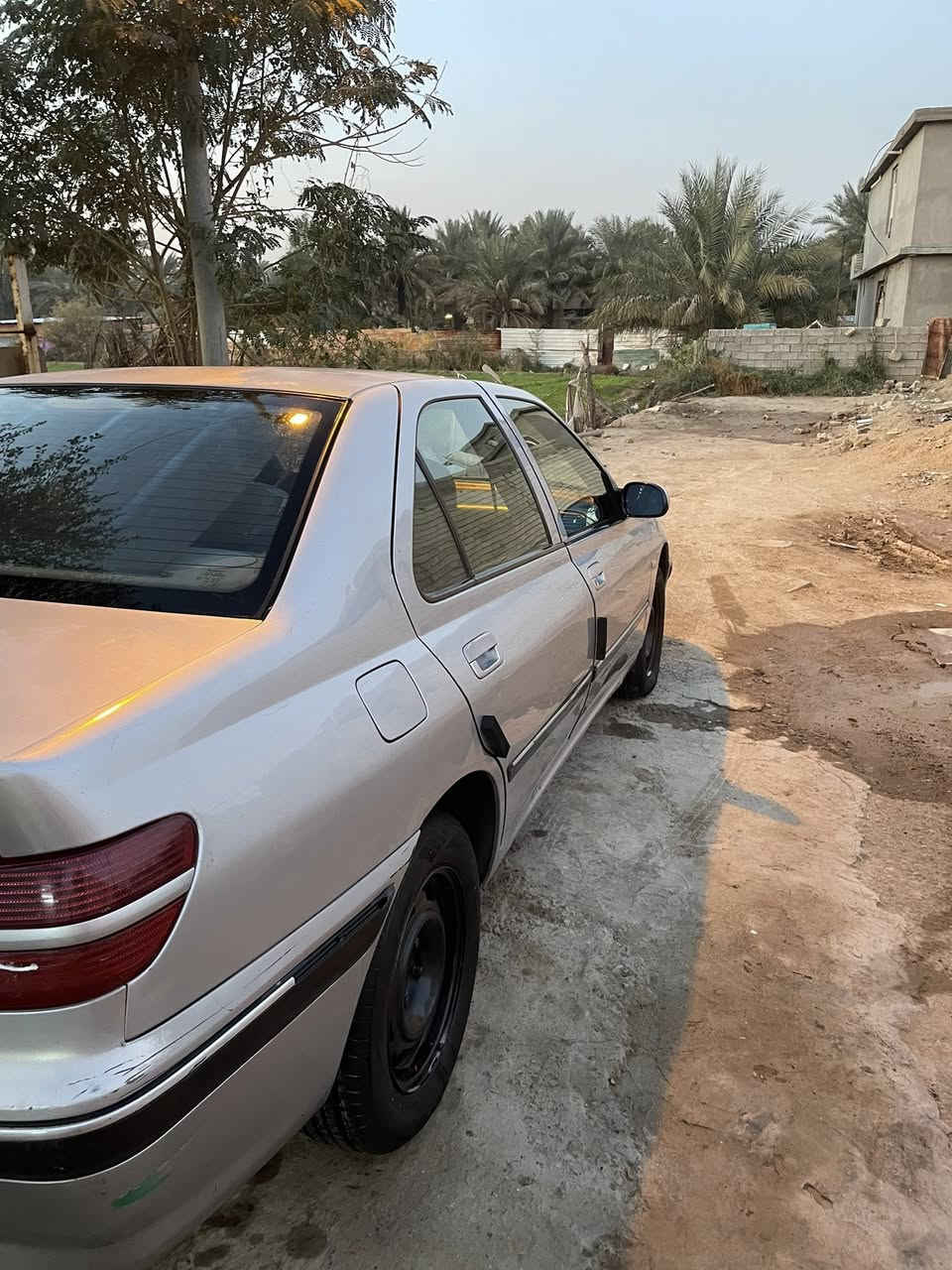 السلام عليكم بيجو 406 سياره نضيفه رقم الانبار مشروع وطني انكليزي نظيفه كير محرك جديد تبريد ثلج صدار امامي خلفي قبل اسبوع شديته. محرك قبل شهر شديته. لايتات رادر  دواخل دوشمه ارضيه كشنات. سياره بيه فقط بنيد مبدل باقي كفاله عامه. كهربائيات بلاديه. على وضع شركه. برده خلفيه بلا ديه تجي شوف بعينك. مكان بغداد المدائن رقم تليفون *********** الاستفسار. ملاحضه سياره عليه ادامه كامله. قاعده فيت بم نوزلات بلاكات كله جديد. السعر 52 بيه مجال الطيبين
