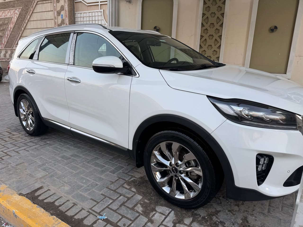 كيا سورنتو ٢٠٢٠ سياره جديده بمعنى مكفوله كفاله عامه حتى الدعاميات بالشرط ٦ سلندر باب كهرباء مرايه شفط حساسات اماميه وخلفيه كشنات بقلاوه رقم بصره باسمي تحويل مباشر السعر ٢٧٥ مكان السياره بصره 
للاستفسار *********** البصرة, العراق
