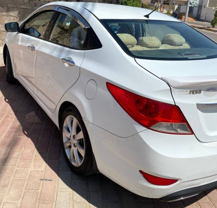 🚗 للبيع هونداي أكسنت 

✅ موديل: 2012 (خليجي)
✅ السعر: 85 ورقه

تحويل مباشر

حالة السيارة:

السقف مصبوغ بسبب أثر لاصق الفابلون فقط.

تحتوي على مكانات باردة بدون صبغ.

السيارة بحالة جيدة وجاهزة
محرك وكير خير من الله .

📞 للاستفسار والتواصل:***********
