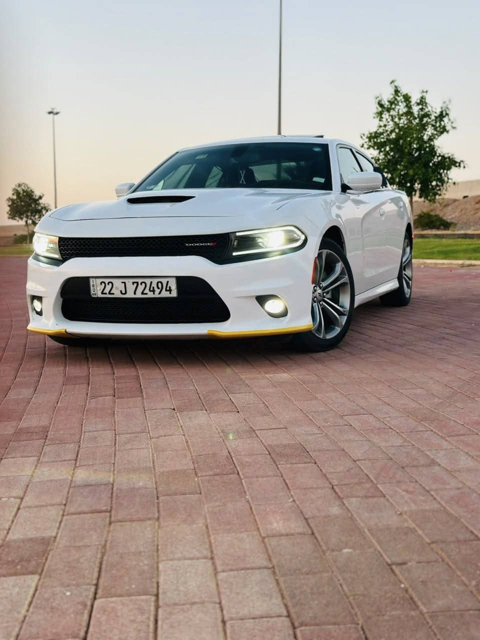جارجر GT PLUS .
الموديل :2022  . (خليجي) . 

العداد : 125000 كيلو متر  وقابل للزيادة 

شركة هارلم  

المحرك : V6.  3.6L .

ضرر السيارة طخه بخشم البنيد وراجعه ع البارد ومكان البارد واضح وصور السونار موجوده بالمنشور 

المواصفات :

* نقطة عمياء . 

* مصابيح أمامية زنون . 

* كشافات الضباب زنون . 

* المصابيح الأمامية مع LED . 

* حساسات . 

* شاشه كبيرة مع نظام ملاحة نفكيشن GPS .

* سستم صوت الپاين .

* فتحت سقف (سلايد) . 

* مقاعد جلد رياضية . 

* مقاعد أمامية كهربائية عدد 2 . 

* ذاكرة لحفظ وضعيات الجلوس (ميموري) . 

* مقاعد أمامية تبريد وتدفئة . 

* مقاعد خلفية تدفئة . 

* تشغيل عن بعد . 

* ستيرن كهربائي . 

* تدفئة ستيرن . 

* محدد سرعة . 

* تلفون بلوتوث . 

* كاميرا خلفية .

* مرايا متحسسة للاضاءة العالية .

* كير شفتر بالستيرن . 

* دخول ذكي (بصمة) .

رقم السيارة اربيل
مكان السيارة - الانبار -الرمادي

للتواصل ***********

السعر 315 وبي مجال قليل
