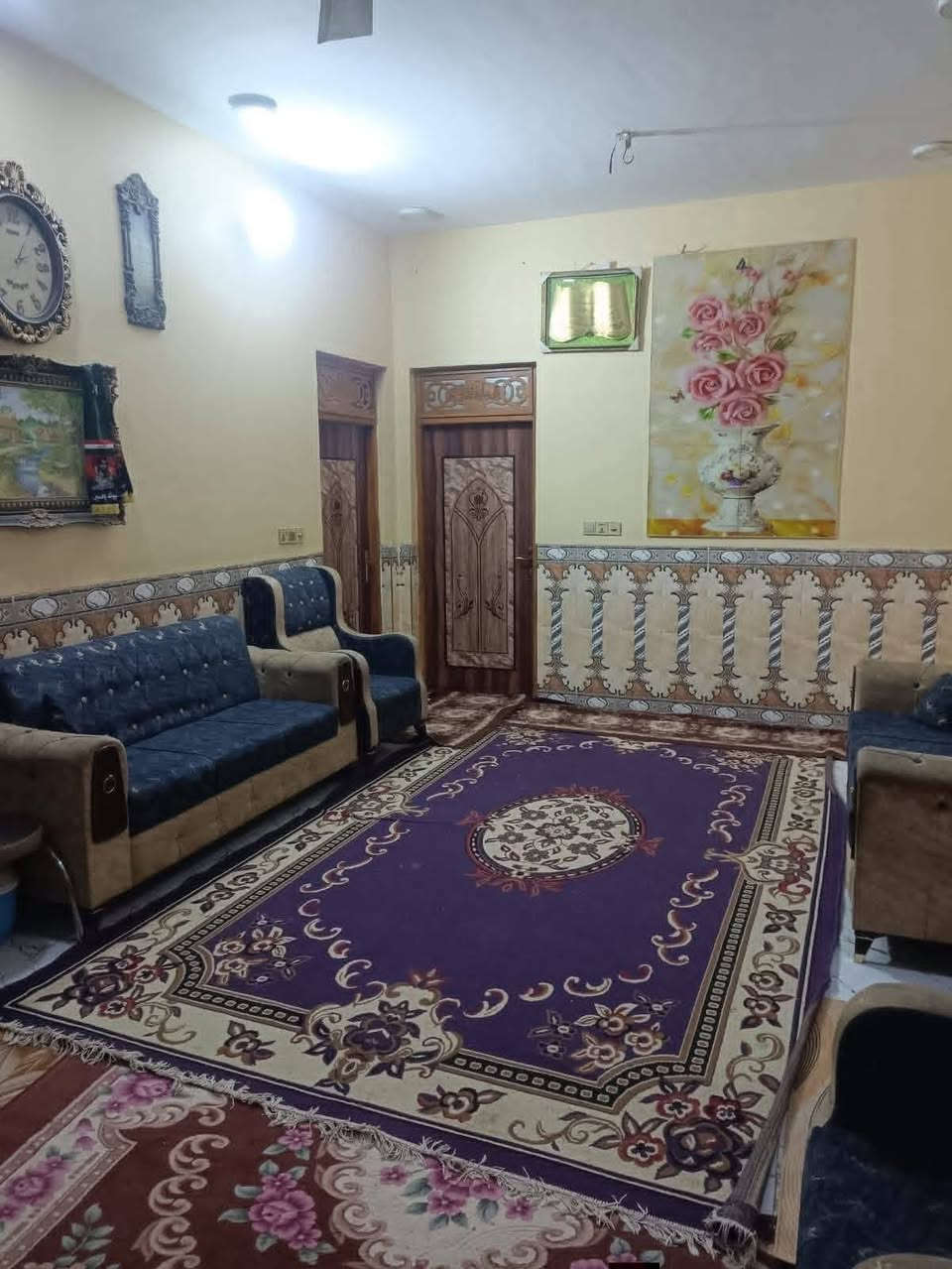 *🏡 بيت زراعي للبيع - فرصة ممتازة بسعر مناسب* تم تنزيل
*الموقع:* الديوانية / الدغارة - طريق نهر الويرسي  
قريب على شارع المشاية باتجاه صدر الدغارة  
- يبعد 300م عن شارع المشاية  
- يبعد 70م عن التبليط الفرعي  
- الطريق سبيس، يوصل له كل أنواع السيارات

*📄 المواصفات:*
- المساحة الكلية: 690 متر زراعي
- سند 25، مداور بنفس اليوم
- مساحة البناء: 340م | الحديقة: 350م
- البناء 2023، درجة أولى

*🏠 تفاصيل البناء:*
غرفتين + صالة + استقبال + مطبخ  
صحيات داخلية وخارجية + كراج سيارات

*💧 الخدمات:*
- ماء إسالة خطين
- كهرباء وطني + مولد

*📞 للتواصل والاستفسار:*  
واتساب/اتصال: ***********
