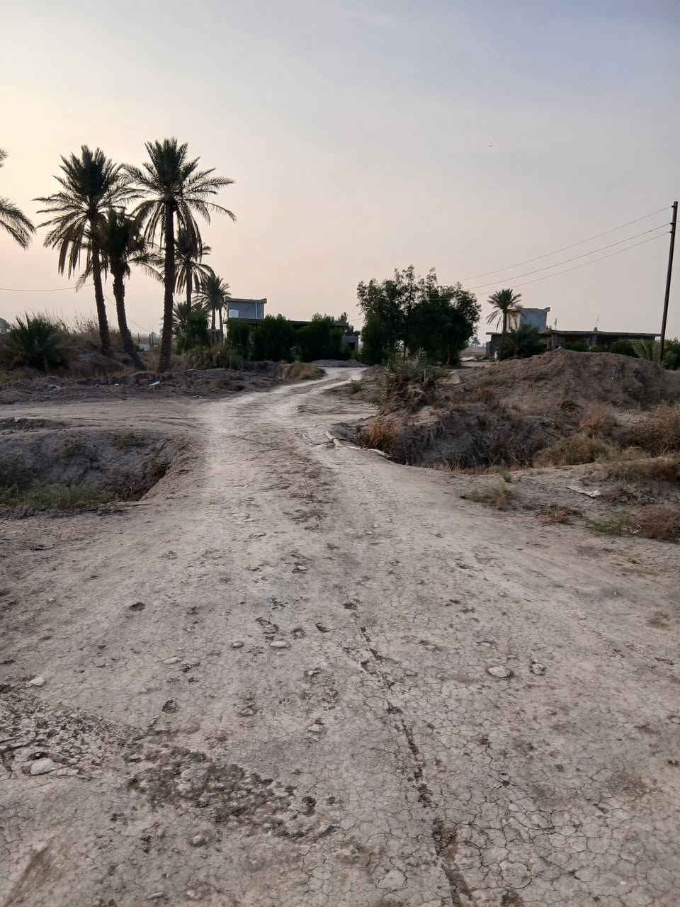 السلام عليكم قطعت ارض البيع ٢٠ دونم مع بيوت اثنين السعر ٣٠٠ /***********
