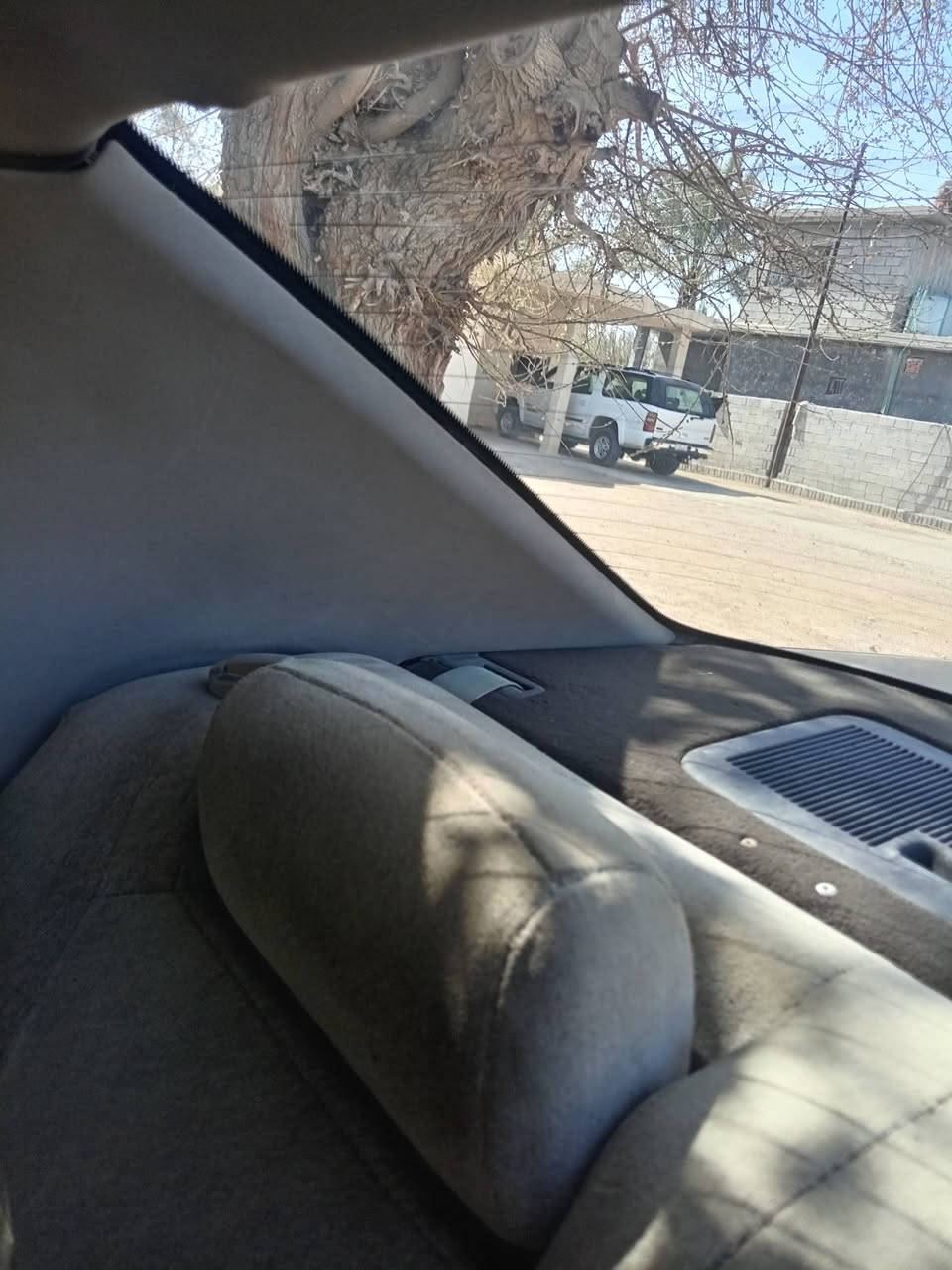 السلام عليكم للبيع كراون بطه موديل 93 رقم بغداد شرط التحويل مكينه وكير مكفوله داخلها نظيف السعر 37 وبيها مجال للاتصال *********** العنوان صلاح الدين قضاء بلد
