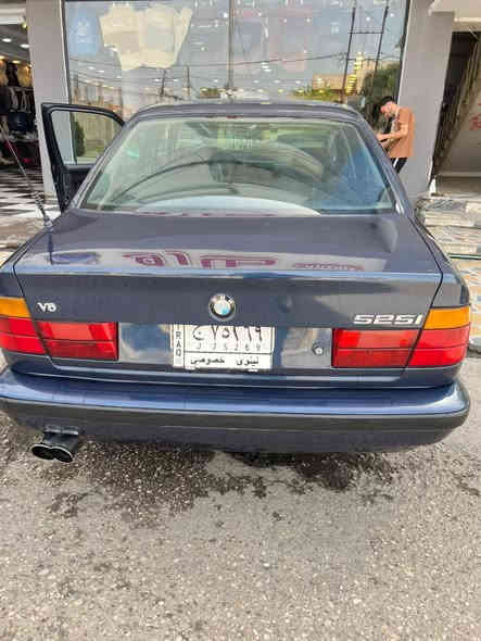 السلام عليكم بي ام 225 السياره نضيفه وبلا ضرر صبغ جماليه فقط  كير توماتيك تبريد شرط ثلج والسياره احله من الصور بهواي الشراي يتصل على الرقم *********** وبيه واتساب
