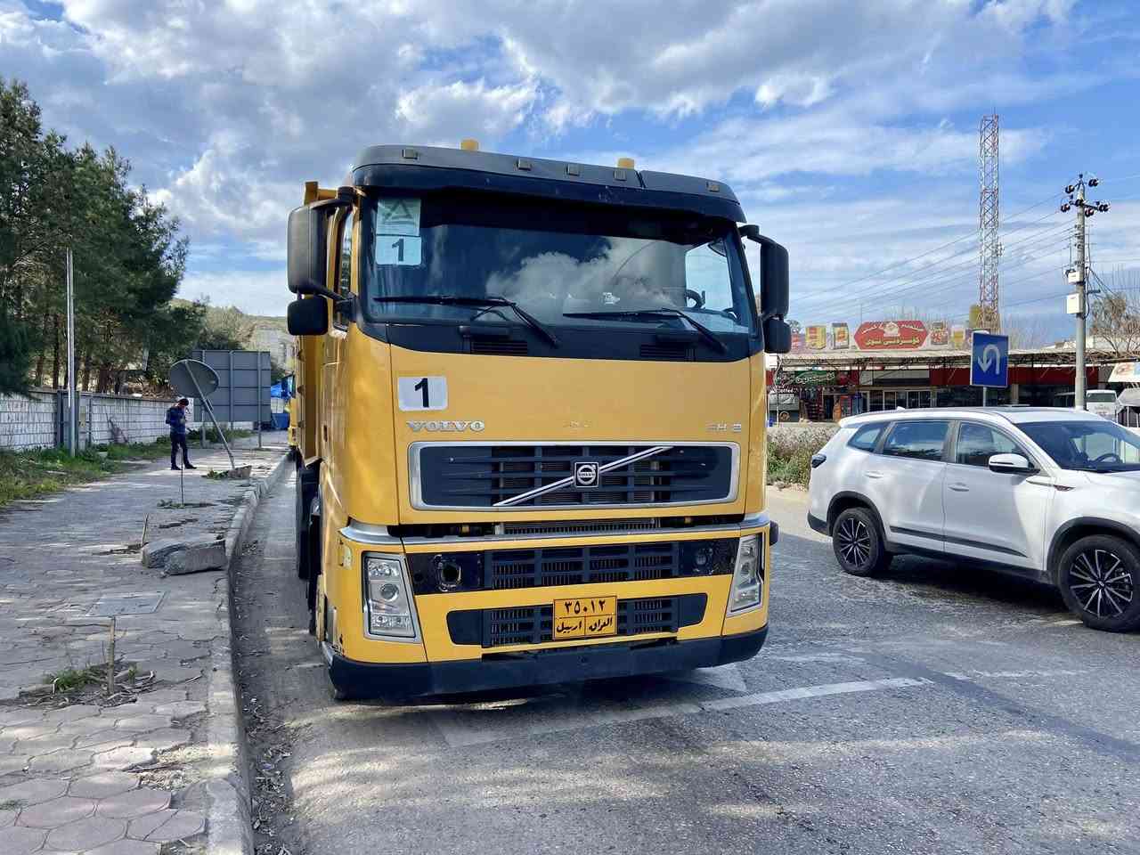 ڤاڵڤۆ ٢٠٠٢بیلاد گەڵابە
هەموو گیانی بەشەرت بەناوی خۆمانەوەیە رەقەم هەولێر گێڕو و مەکینەو ئەکسلی بەشەرت تاقم تایەی تازەیە
نرخی ٢٦٥ گەڵایە 
***********
