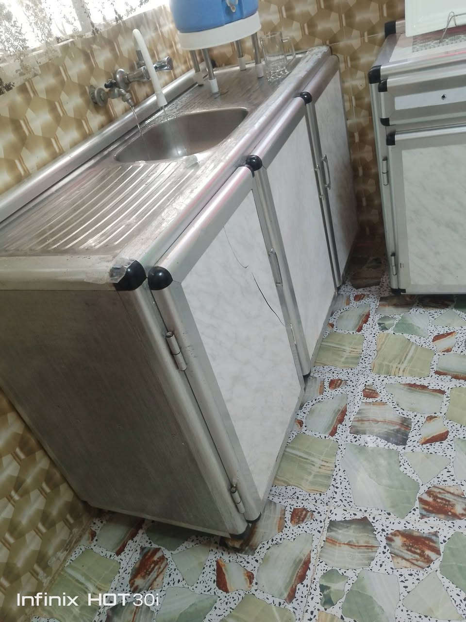 ونتر المنيوم ارضي والتعليك مترين السنك متروستين مكاني الأيسر حي زيونه يم سومر


**إذا كنت صاحب هذا الإعلان وتريد حذفه لأي سبب، رجاءا أرسل رسالة إلى الدعم الفني**