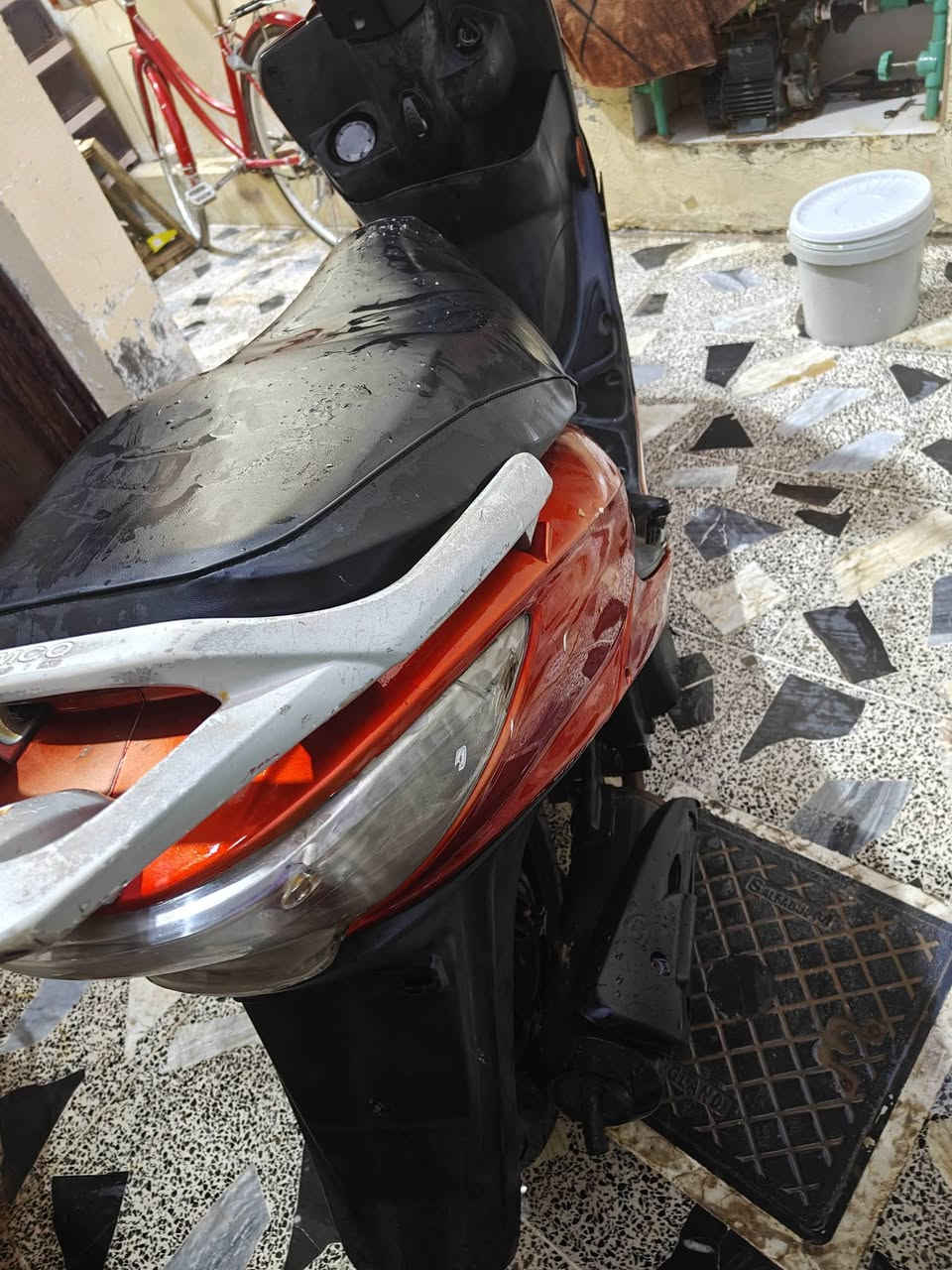 السلام عليكم للبيع كامكو G4  مكينه مفتوحه كهربائيات سلف هندر يشتغلن تايرات جدد  السعر 300 وبيهه مجال       ***********
