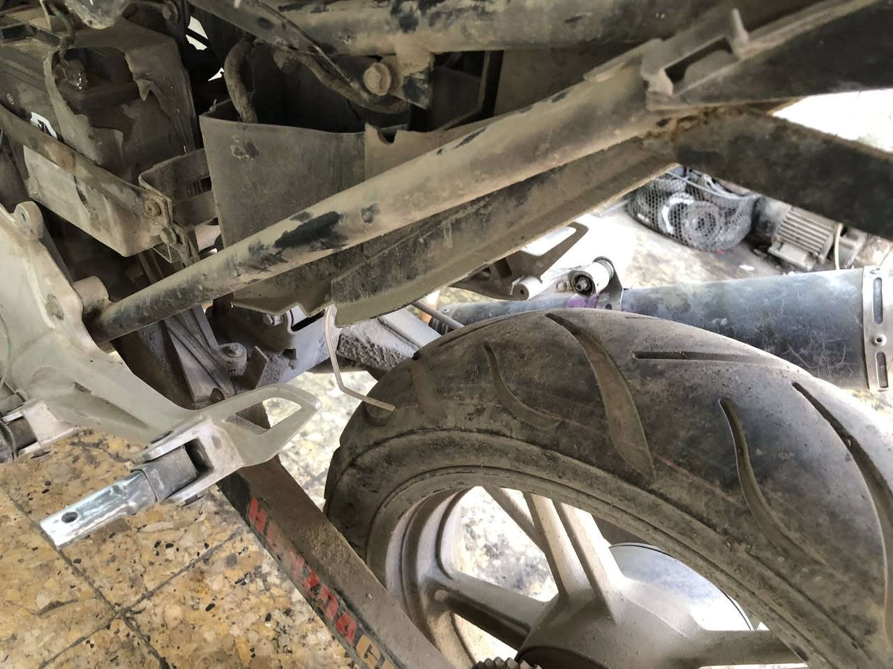 دراجه كير رقم بغداد سنويه ضايعه صاحبه موجود شغاله بيهى نقص زنجيل وستيرن مكسور سعر ٤٠٠ الف بيهى مجال استفسار اكثر اتصال ☎️ ***********
