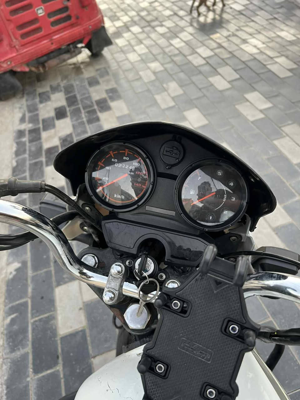 سلام عليكم بوكسر موديل ٢٢
كهربائيات شغاله سلف شغال مكينه مامفتوحه حلوه شلعه معدل بيها شويه ملاحظات او اوراق مابيها أتكفلها من كلشي تجي نسوي مكاتبه 
العنوان بغداد العطفيه قرب جامع براثه 
سعرها ٦٥٠ بيها مجال 
***********
