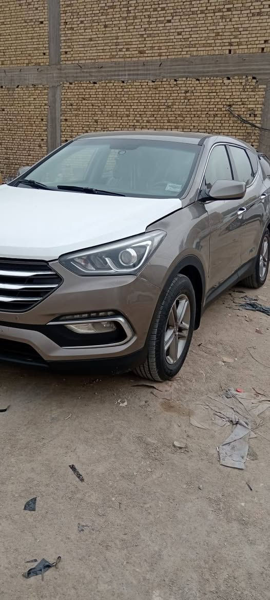 سنتافيا موديل 2017 رقم ذي قار حره باسمي مكينه اربعه سلندر مواصفات نص فول وارد امريكي جاملغ وبنيد بدون دواخل سياره جديده حداديه كارتون وتبريد ثلج وطخم تأير جديد  السعر 135 وبيها مجال مكانها ناصريه للاستفسار ***********@@
