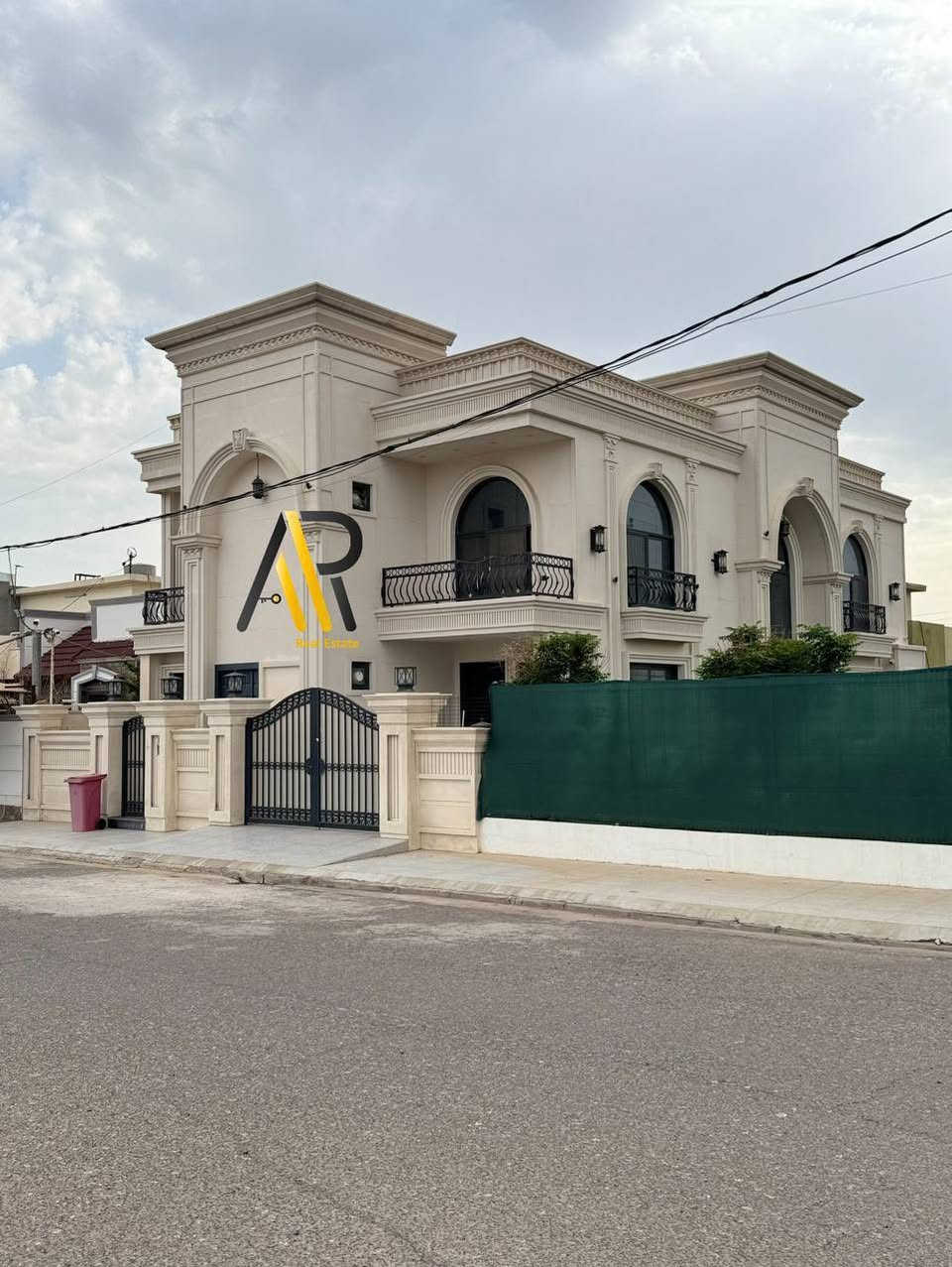 منزل للبيع في أربيل مجمع المهندسين 360م ركن ع شارع سايدين
يتكون:-
5غرف
أستقبال
صالة
مطبخ
مجموعة صحيات 
للاستفسار:-

***********
***********
**************
في حال لم يتوافق العقار مع رغبتكم او لم يكن بقدر امكانيتكم زوروا موقعنا على تلكرام للتصفح على اكثر عدد من العقارات المتوفرة•https://t.me/mohamedaqarat1
