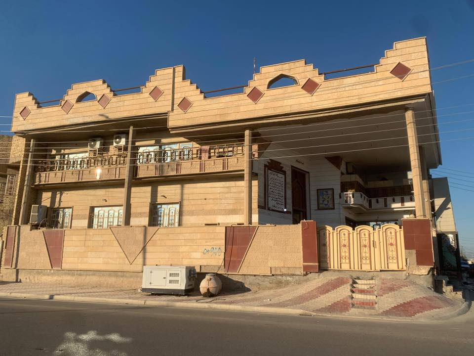 سلام عليكم بيت للبيع ركن في حي السلام المساحه 280متر قرب مدارس العتبة للأستفسار راسلونا على ***********
