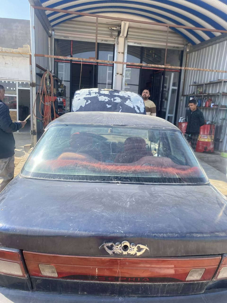 سلام عليكم سياره للبيع سيفه موديل 93رقم جديد نكليزي سنويه 28تصقط محرك وكير نظيف  سعره26وبيه مجال رقم ***********
