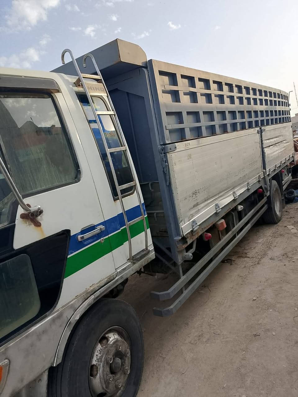 هينو انجر موديل 2001 رقم نجف ماكينه 80 عادي مكلب بالنشر***********  ١٢٥
