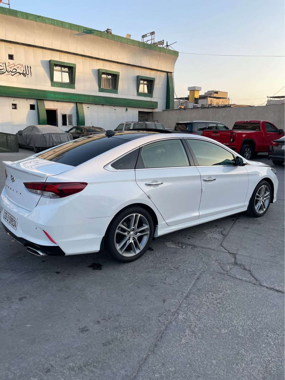 سوناتا خليجي موديل 2019 فئة الليمتيد فول مواصفات مكينة دووش حجم 2400 رقم اربيل بأسمي تريد وكاله او تحويل حااااضر سنويه جديده لغاية 2030 كفاله عامه ما عدا بارد جدا بسيط بقبق صندوق وسونار موجود بلصور شوفه بعينك سياره ماشيه 77 الف كيلو متر حقيقي وين ما تريد تفحص افحص 
1_تشغيل بصمه 
2_بصمة ابواب مع قبق صندوق 
3_انارة ترحيب عند الاقتراب من سياره 
4_سقف بنارما طقتين 
5_شاشه لمس بلادي مع كار بلاي مع اوامر صوتيه 
6_بصمات تشغيل عدد 2
7_شاحن لاسكلي للموبايل 
8_يدات الابواب نيكل بلادي
9_لايت امامي زنون بلادي LED مع كشاف ضباب 
10_لايت خلفي LED بلادي 
11_تبريد قطعتين امامي وخلفي مع تشغيل شاشة ديجتال مناخ منفصل 
12_كتالوكات مع عده سياره مع سبير بلاديه مع طفاية حريق غير مستخدمه
13_اضواء في يدات الابواب  الاماميه مع المريء
14_حساس امامي وخلفي 
15_كرسي سائق كهرباء 
16_مريء شفط
17_كشنات قماش مغلفه بيج جلد 
18_كراسي الخلفي قابله للانطواء 
19_بردات شمسيه خلفيه بلادي 
20_ارضيه السياره على بلادي جديده جدا
21_ويل كب عدد 5 
سياره كفاله محرك مع الگير مع التبريد مع حداده 
ادامه صار شهر تبديل دسكات طخم مع تايرات اماميه جديد مع ترتيب نواعم في سياره 
السعر 193 قابل للتفاوض 
كل تفاصيل مذكور مع صور للسياره والسونار 
الشراي يتصل ***********
بصرة_مناوي لجم البصرة, العراق
