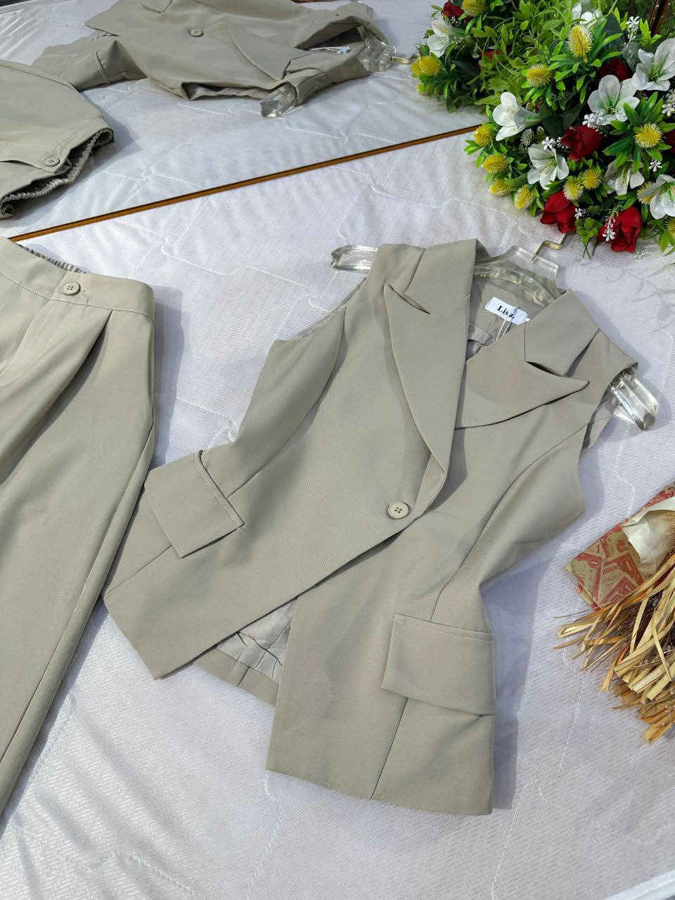 فصالات متعددة من قطع ملابس عليهم تخفيظ وتوصيل مجاني 
علقي تم على اي موديل تحبي يصلج السعر🥰♥️


**إذا كنت صاحب هذا الإعلان وتريد حذفه لأي سبب، رجاءا أرسل رسالة إلى الدعم الفني**