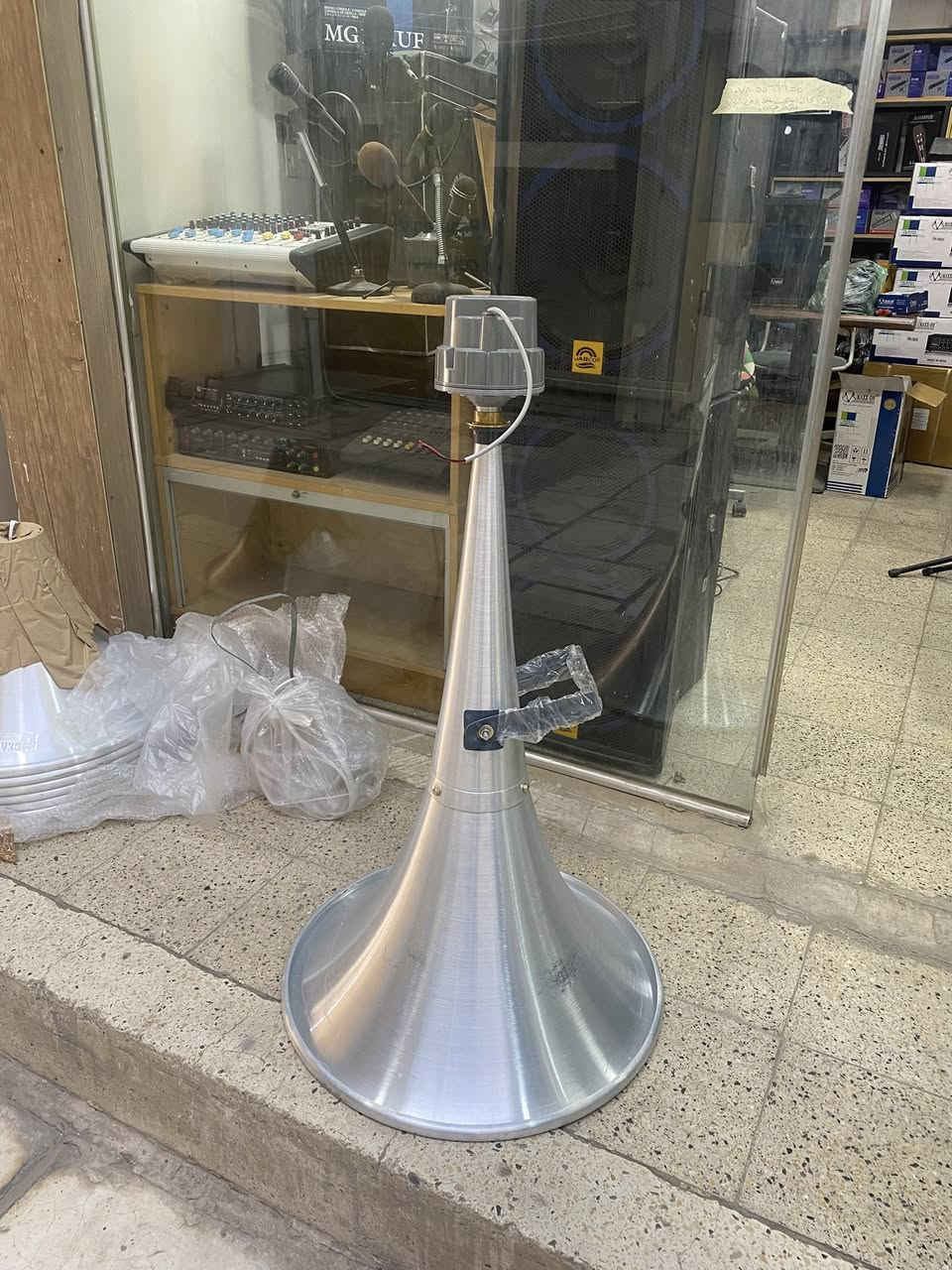 (سبيكر هورن) ابواق بنوعيها البوق الاستندر ٣٢ انج  ،، والبوق التراميبت الطويل الذي يدفع الصوت لمسافة بعيدة نوع max-on هندي اصلي 
 متوفر في شركة الحلول للمنظومات الصوتية 
بغداد حي الجامعة - قرب النفق 
***********
