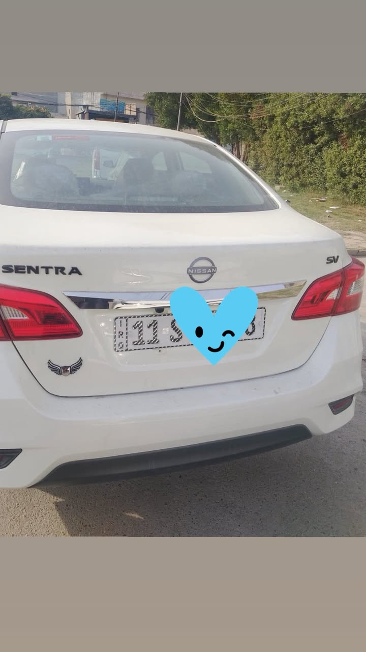 نيسان سنترا موديل 25  ماشيه 10 الف يعني زيرو بعدها بضمان الشركه(السور) 
مواصفاتها مفوله بيها فتحه سقف
شاشه كبيره
تبريد قطعتين امامي وخلفي
سياره مدوشمها بالجديد قبل شهر
كلها ع وضع الشركه
تحويل مباشر 
رقمها بغداد  ب اسمي 
السعر 138 وبيها مجال
للتواصل ***********
