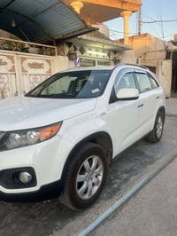 سورنتو   ٢٠١٢ للبيع نص مواصفات   بيهه بارد فقط بدون صبغ مثل ما موضح با...