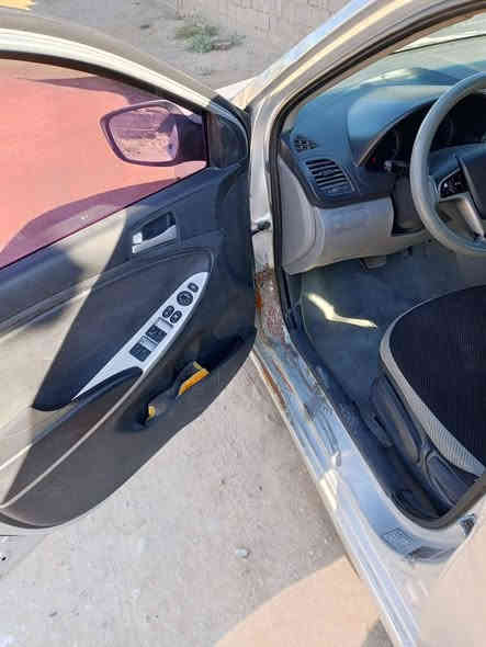 السلام عليكم اكسنت موديل 2016 رقم جديد بسمي سياره مكينه 1400مكينه وكير وتخم تأير حداديه كهربائيات تبريد كله مكفوله سياره مصبوغه حزام اثر جراد على أيدي سياره بيه ايضن حادث قطعتين باب وجاملغ جهت السائق تبدين بدون دواخل ولا لخود ولا شاصي واضح بل صوره ماني بابل سعر 75 وبيه مجال ***********
