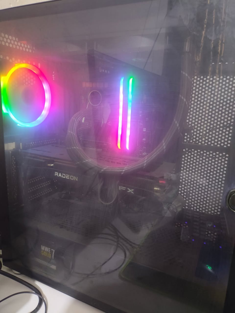 CASE:FANTECH CG82

PSU:COOLERMASTER MWE 750W GOLD

CPU: I5 13500

COOLER:ARCTIC LIQUID FREEZER 2 240

RAM:DDR4 16GBX2 3200 CORSAIR PRO RGB 

SSD:NVME 1TB LEXAR NM620

MB:MSI Z690-P PRO D4

CARD:RX 6700XT SWIFT 309 12GB

كارتونة المعالج والمذربورد وكارت الشاشة موجودة

السعر مليون قفل


**إذا كنت صاحب هذا الإعلان وتريد حذفه لأي سبب، رجاءا أرسل رسالة إلى الدعم الفني**