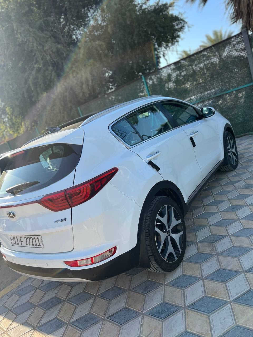 السلام عليكم
كيا سبورتج 2019 
فول مواصفات للاخير
جي تي لاين
محرك دووش
بدون اي نقص
كفالة من الصبغ والتبديل
بيها مكانين pdr
ماشية 60 الف كيلو
ب اسمي 
السعر
197 ورقة وبي مجال بسيط
***********
بغداد الدورة
