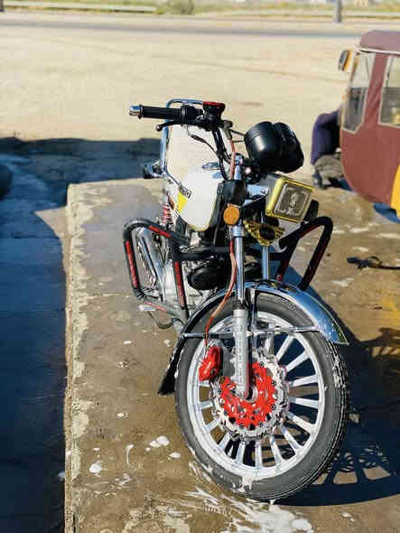 سلام عليكم دراجه لبيع  سيفان موئل 25 دراجه خير من الله ماشيه 4000السعر 830 بيها مجالي مكاني عبدالله بن علي الهادي هاذي رقمي ***********
