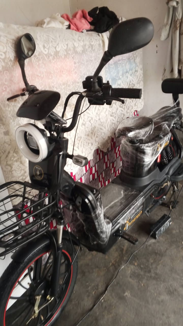 السلام عليكم  ماطور شحن للبيع  ما ناقصو شي باتري شركه شرط امشي بي 50 كيلو  يضل بي  شخطتين   بل كارتون مستعمل شي قليل كامل مواصفات السعر اتصال /‪***********‬‏///***********
