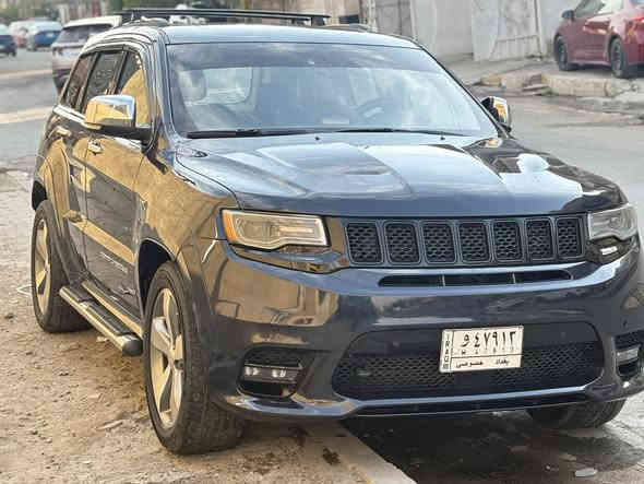 السلام عليكم 
جيب كراند شيروكي لمتد 2014 
فول مواصفات 4x4 محرك3.6
حادثها جاملغات اماميه وبنيد 
وبيه شخط يم يده الجنطه ونصبغ على كد الشخط فقط 
ماشيه170 الف 
شاشه كامره كشنات جلد تدفئه تبريد 
السياره كامله من كلشي متصرف عليها الف
سعرها 195 وبيها مجال بسيط
***********
