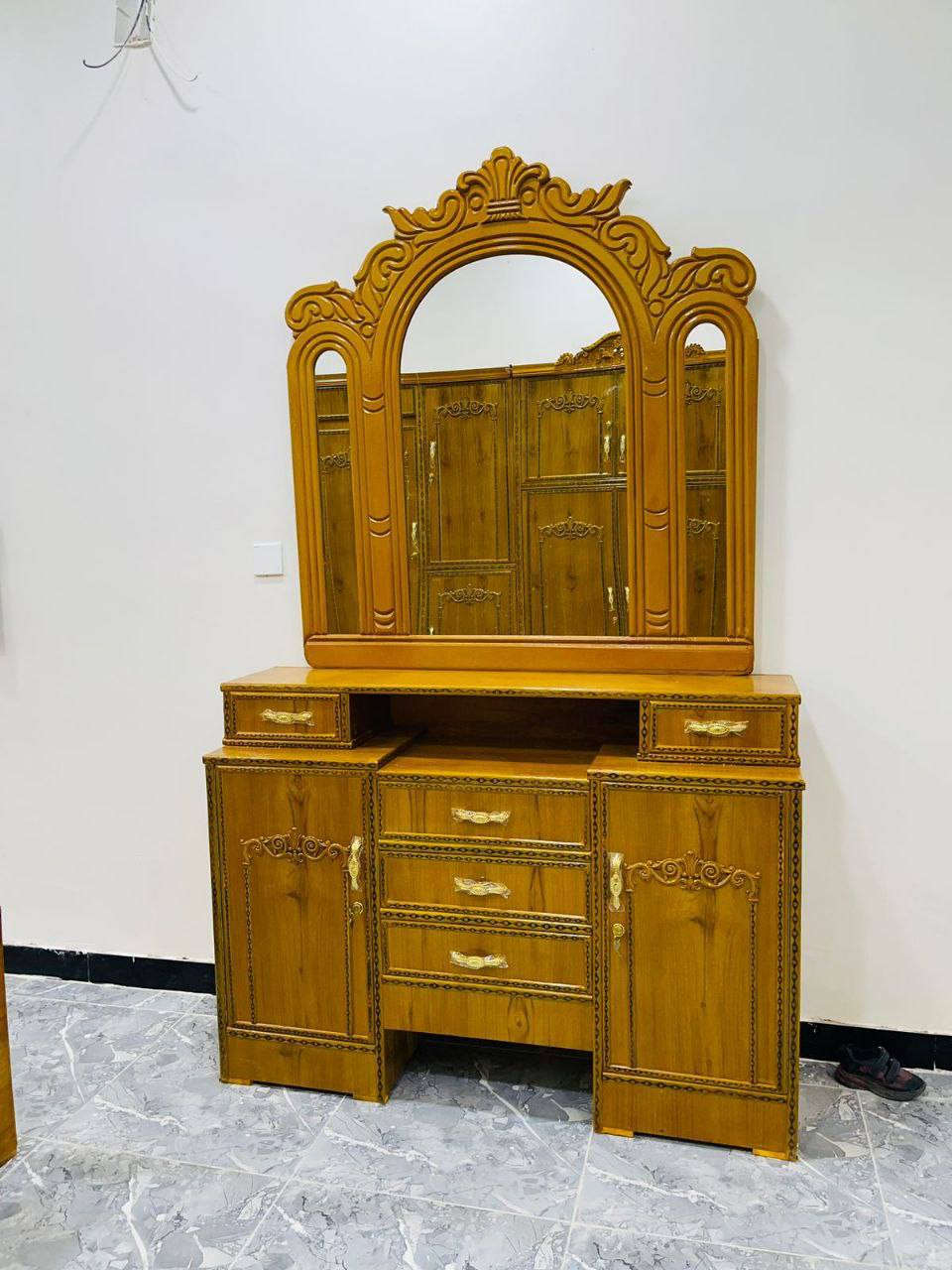 غرفة ستة باب ملحق 
ارتفاع الكنتور 235 سم مع التاج 
الخارج صاج ٤ ملم 
والداخل خشب جام ٣ ملم 
الظهر فت بغداد, العراق


**إذا كنت صاحب هذا الإعلان وتريد حذفه لأي سبب، رجاءا أرسل رسالة إلى الدعم الفني**