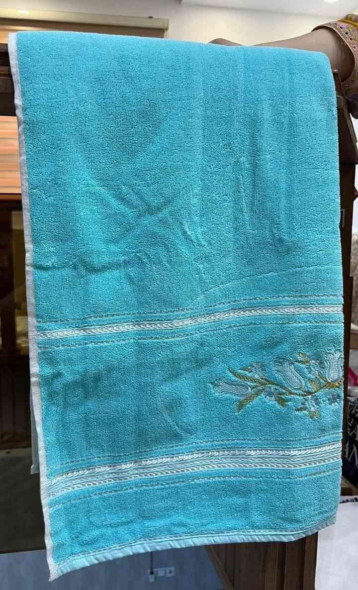 تحفيه صوبه لون نحاسي داخلها اضاءه 
مفرش طاوله كبير 
2مناشف 
الكل 25 الف أربيل, العراق


**إذا كنت صاحب هذا الإعلان وتريد حذفه لأي سبب، رجاءا أرسل رسالة إلى الدعم الفني**