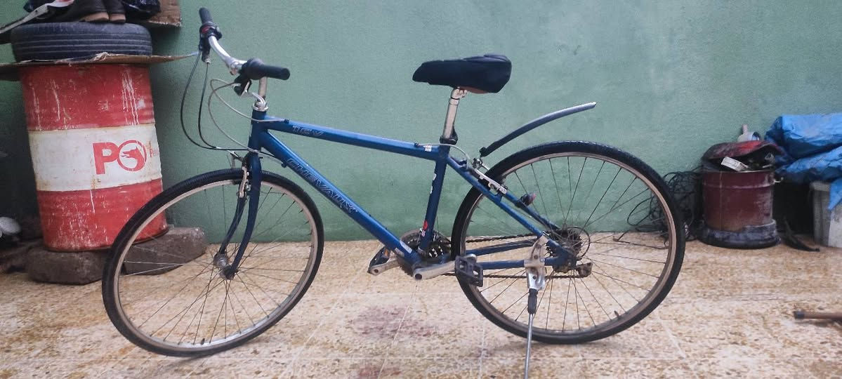 السلام عليكم للبيع  بايسكل ماركه سباق حجم 27 كيرين شغال و اسطوبات شغال وتايرات جداد ولشه هم نضيفا الصوره تحكم نضافه عنوان موصل جانب الايمن
السعر 90
***********
***********
