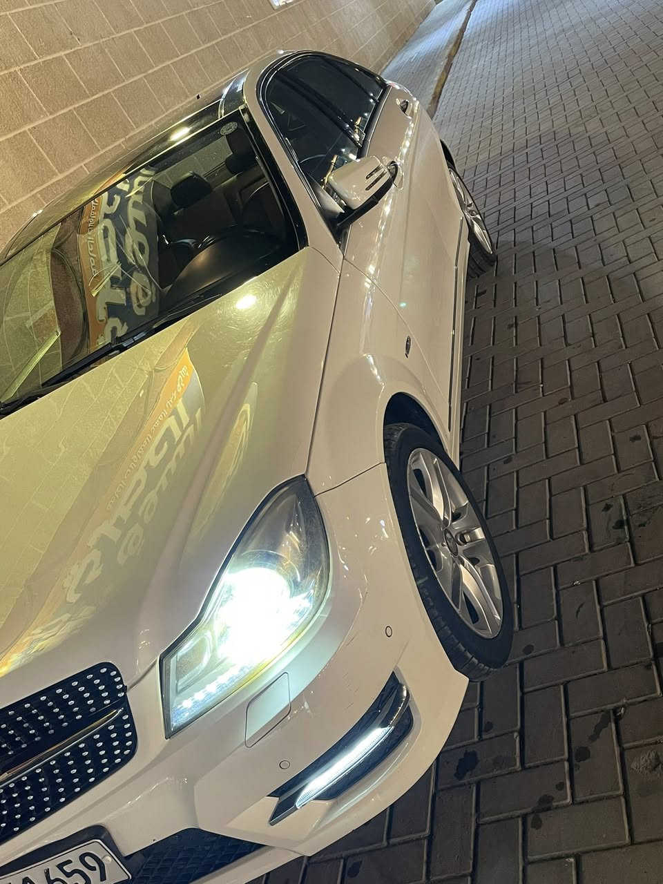 السلام عليكم:••  مارسدس وكالة AMG للبيع او المراوس حسب القناعه
مارسدس c200 موديل 2012 محدث دعامية وشباك 2014 سياره (خليجي)سياره جديده بدون اي نقص تخم تاير  صدر كير مكينه دواخل كلهة مكفوله وسياره جديده
(ضرر موضح بصور السونار ) 
مواصفات ؛•
رقم سياره اربيل 
4 بصمات 
3 انظمه قياده 
تحكم 3 بردات 
بنوراما وليس فتحة 
داخل جلد قرميدي 
كشنات كهرباء وخزن ميموري للسايق والصدر 
تحكم ستيرن جهتين مثبت سرعه  
لايت داينمك +دوار ويه فره الستيرن 
مكينه 4 سلندر حجم 2000cc تيربو 
وبعد هواي مواصفات السياره 
   افنكارد يعني فوول مواصفات للاخير  

واتساب + اتصال ***********
