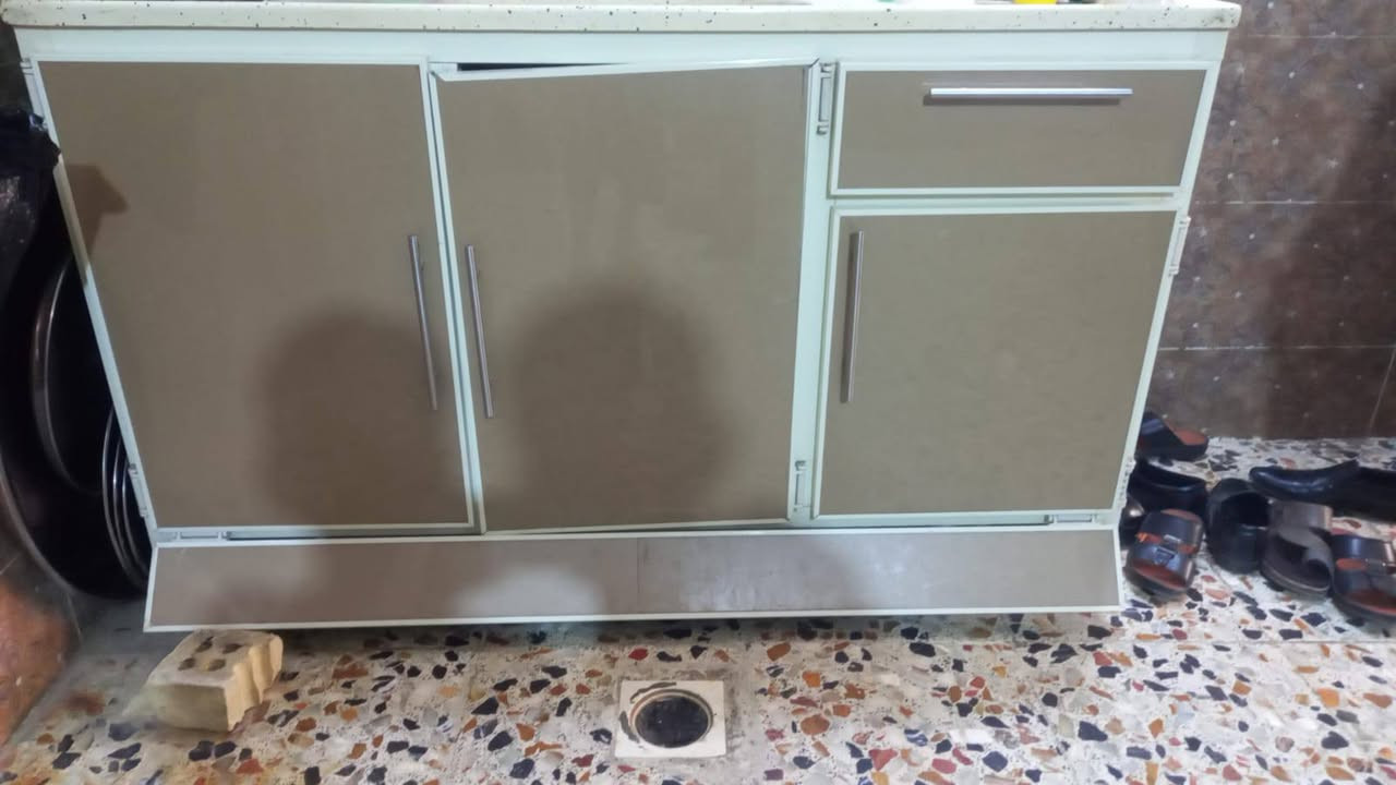 كاونتر للبيع مستعمل شيء قليل المكان الرمادي 5 كيلو قرب جامع الشهداء السعر 250 وبي مجال  استفسار اتصال على الرقم***********
